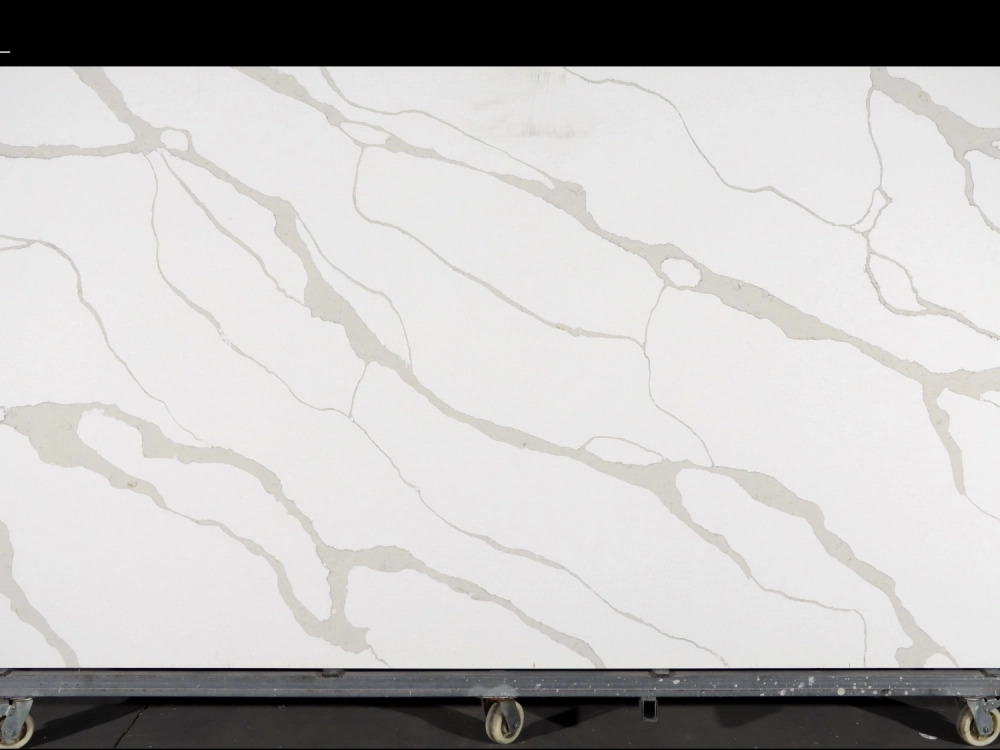 Dalle de quartz blanc Calacatta GSQ 6629 | Grand format pour plans de travail de cuisine et plans de toilette