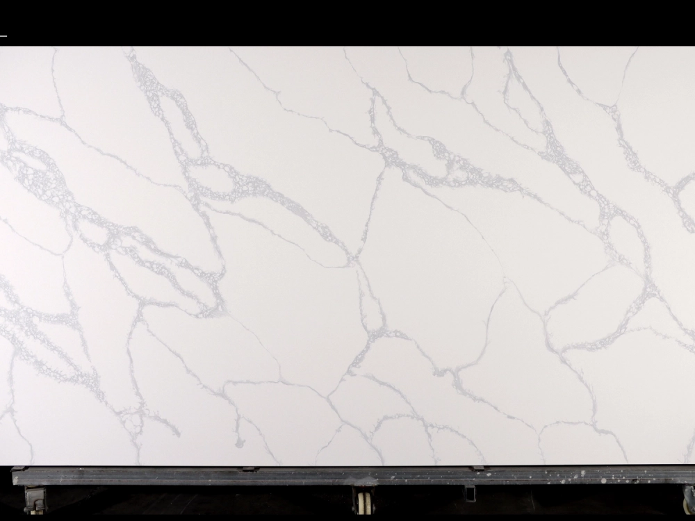 Dalle de quartz Calacatta GSQ 6790 pour plans de travail de cuisine et plans de toilette
