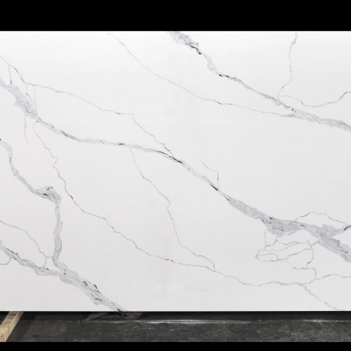 Dalle de quartz Calacatta GSQ 6735 pour plans de travail de cuisine et plans de toilette
